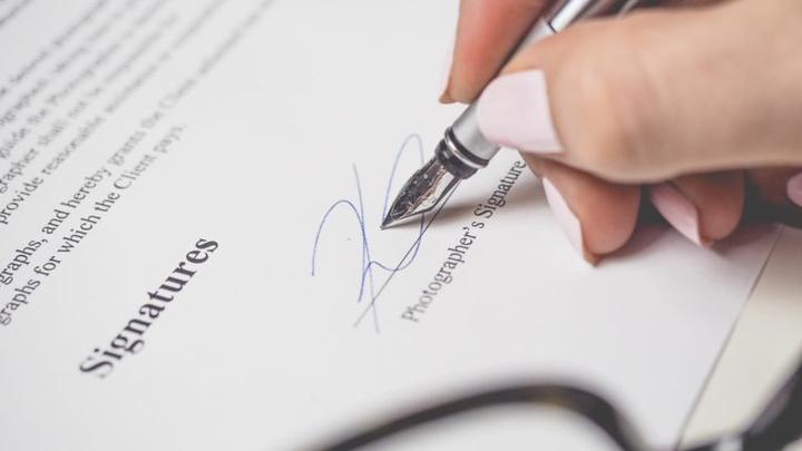 Cover image for Should Creators Sign Exclusive Deals with Brands?